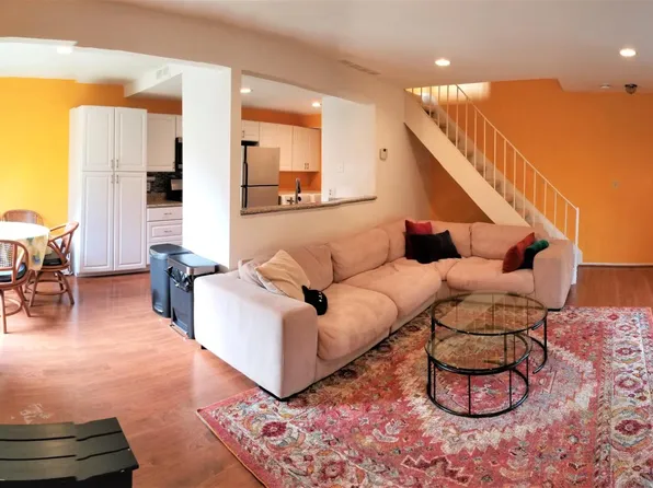 2984 Whittier Ct, Ann Arbor, MI 48104