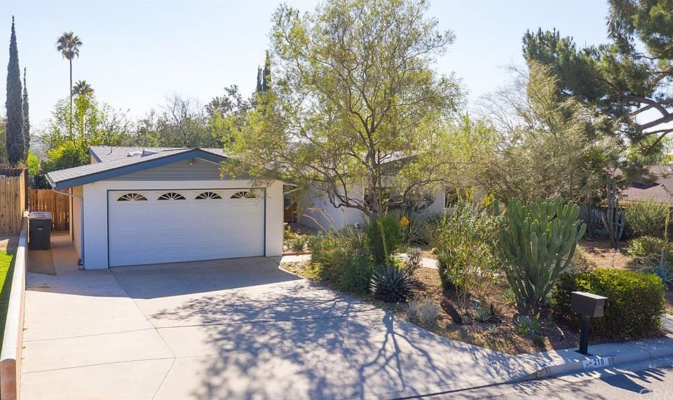 2nd image of 210 Shady Grove Dr