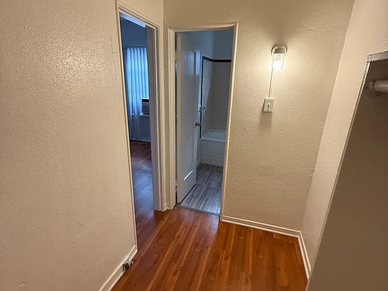628 E Elk Ave #204 — Photo 8