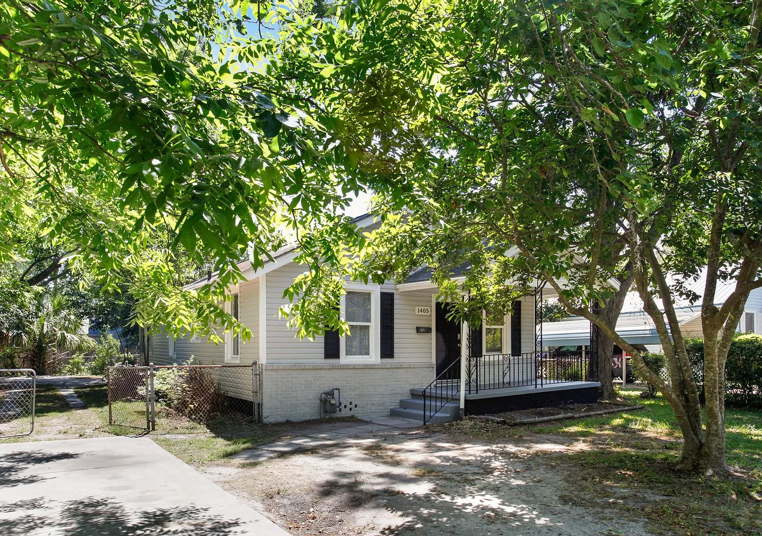 Large 4BR/2BA Home Walking Distance to Daffin Park — Photo 2