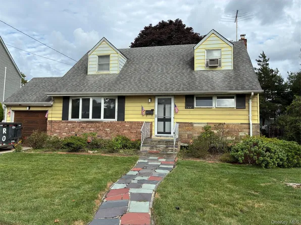 933 Maple Lane, East Meadow, NY 11554