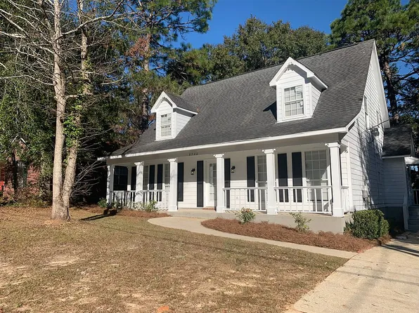 8740 Diberville Dr W, Mobile, AL 36695