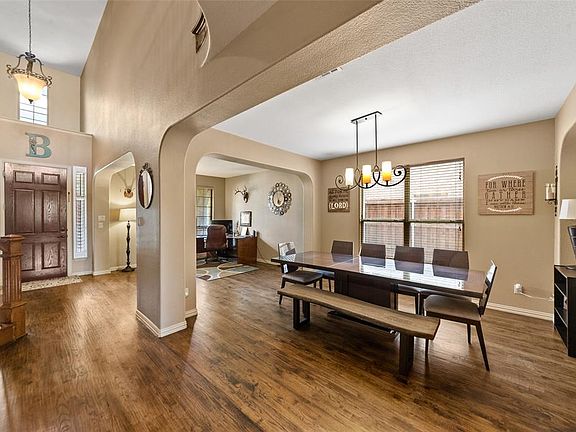 2nd image of 1435 Plum Valley Dr