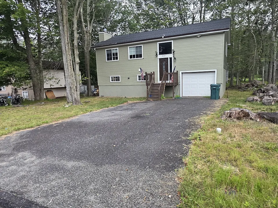 8527 Bumble Bee Way