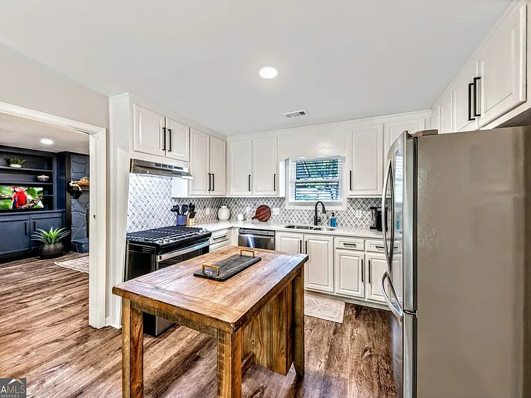 527 Charing Cross Dr — Photo 15