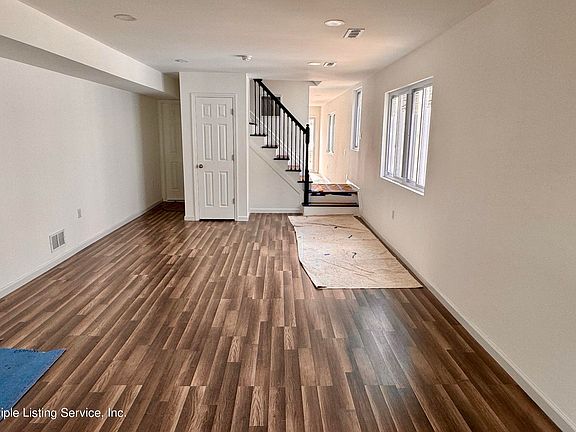 4th image of 84 Pitney Ave
