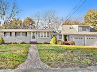 8 Quaker Cir, Pembroke, MA 02359
