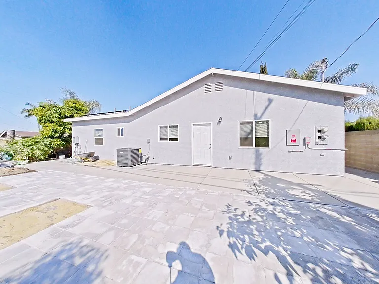 10572 Chamberlain Ave — Photo 3