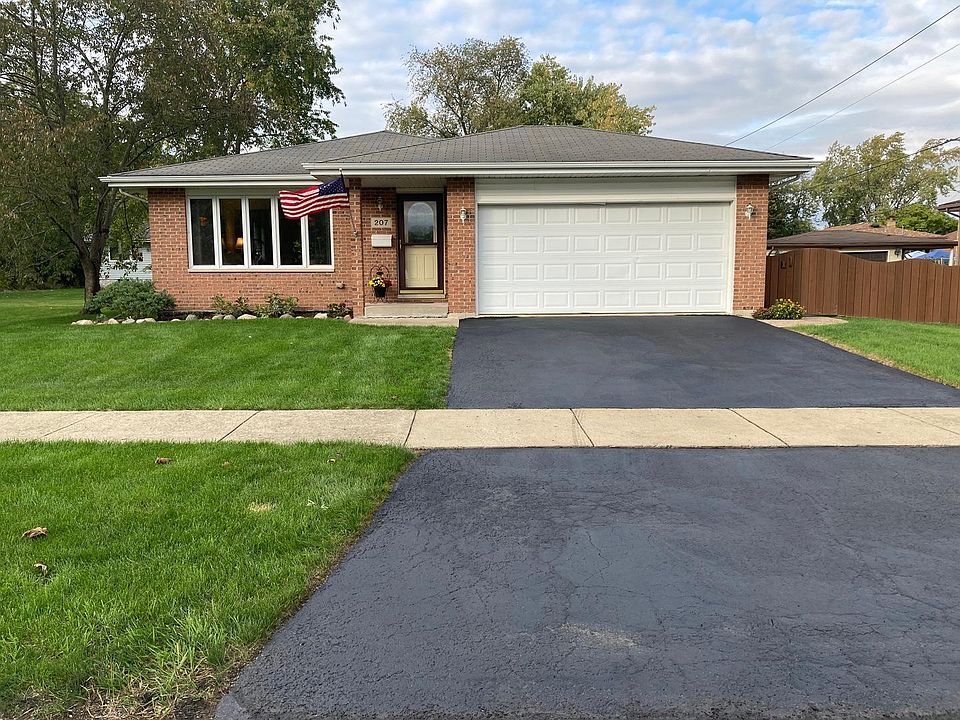 1st image of 207 W 27th Pl