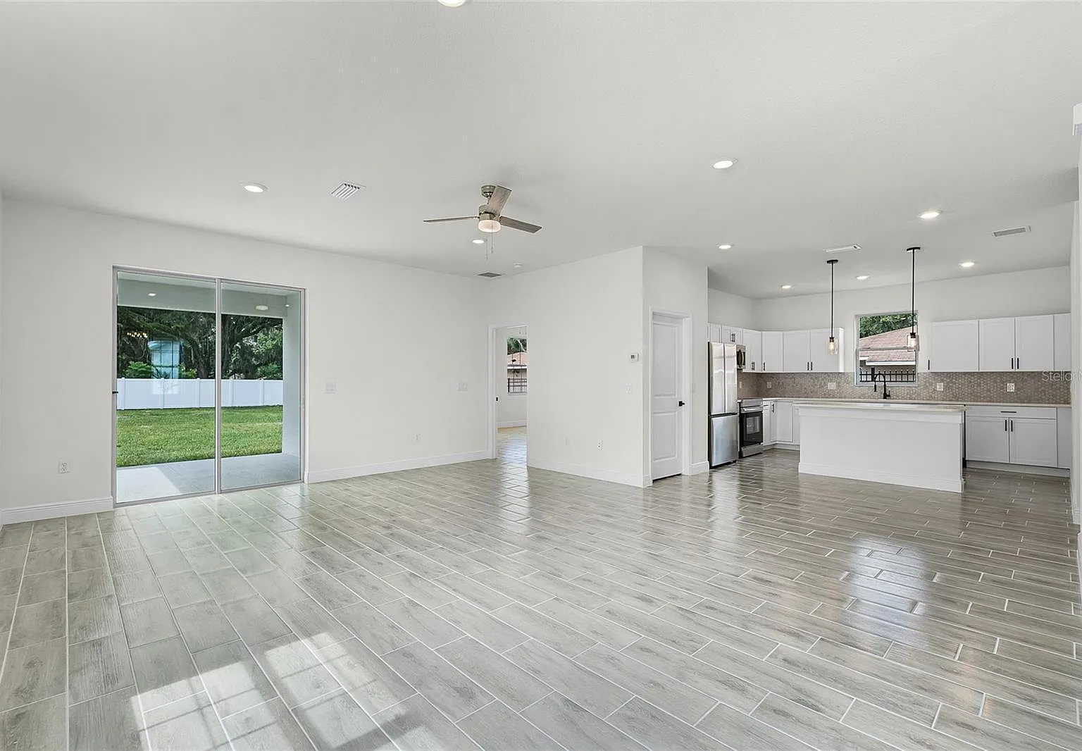 3 bed, 2490 sqft, $2,250 — Photo 2