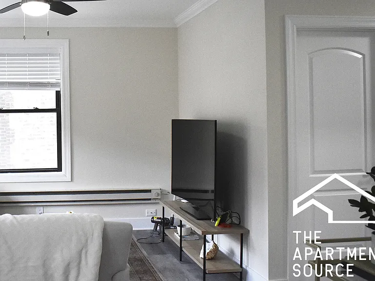 747 W Cornelia Ave #2 — Photo 3