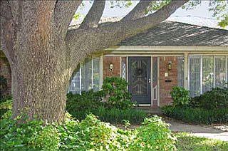 2nd image of 2203 Winewood Ln