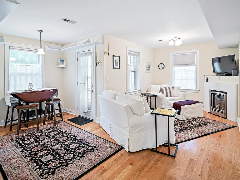 405 E 3rd St #2 — Photo 1