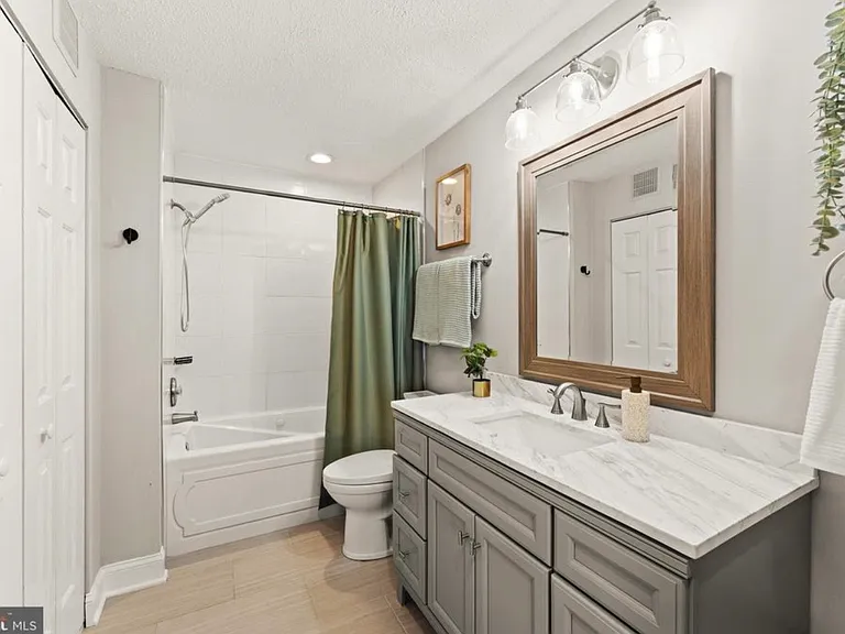 124 Fort Evans Rd SE #B — Photo 17