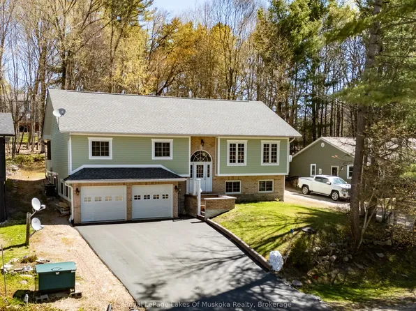 22 Duke St, Muskoka Lakes, ON P0B 1J0