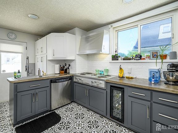 4th image of 10 Beechwood Pl