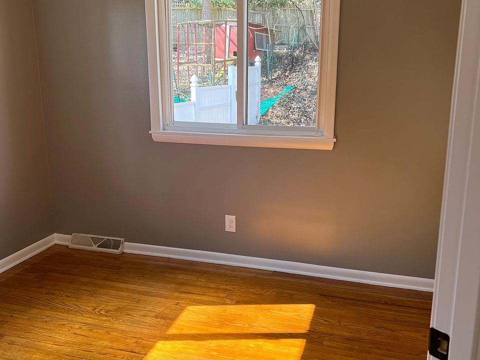 1st image of 216 Aqueduct St