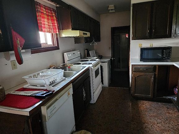 3rd image of 325 Stewart Ave