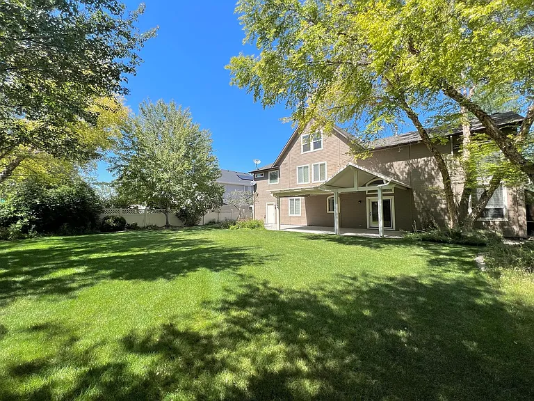 2285 W Windchime Dr — Photo 36