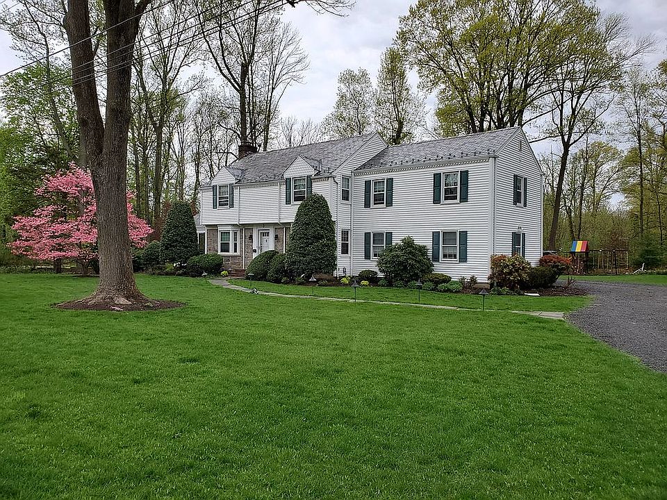 2nd image of 3 Ridge Ln