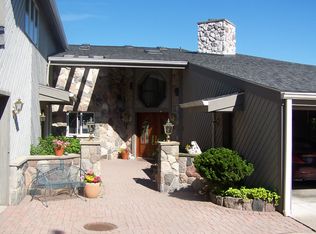 582 N Riverside Ave, Saint Clair, MI 48079