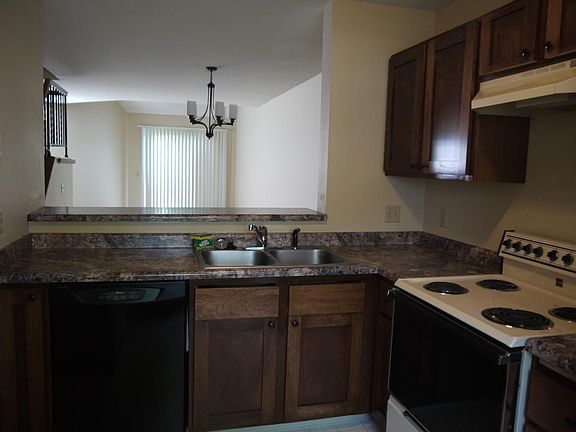 Open - Concept Kitchen/Breakfast Bar