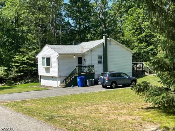 4 Dartmouth Trl, Hopatcong Boro, NJ 07843