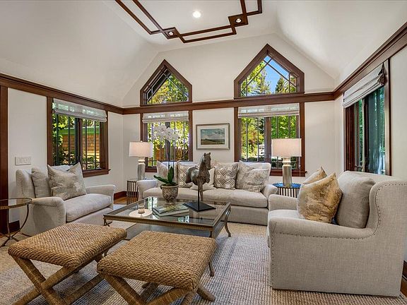 3rd image of 1044 Forest Ave