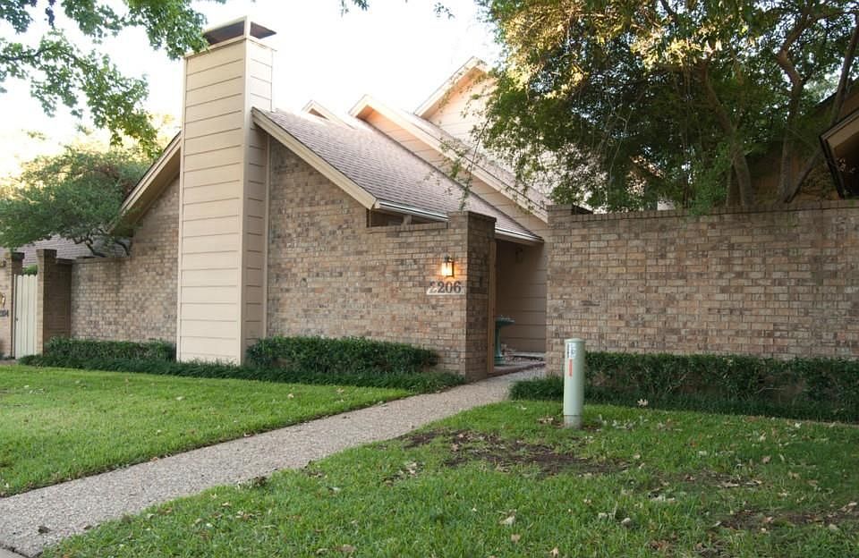 1st image of 2206 Green Gate Dr