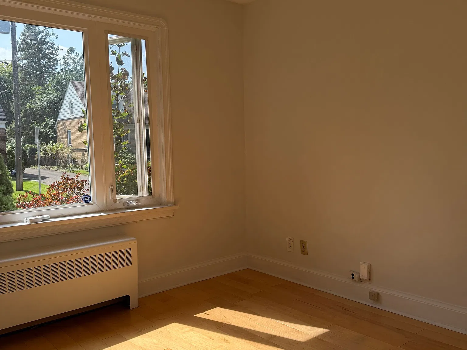 4 bed, $3,975 — Photo 2