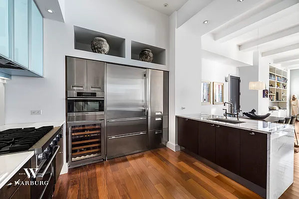 Sold by Warburg | media 1