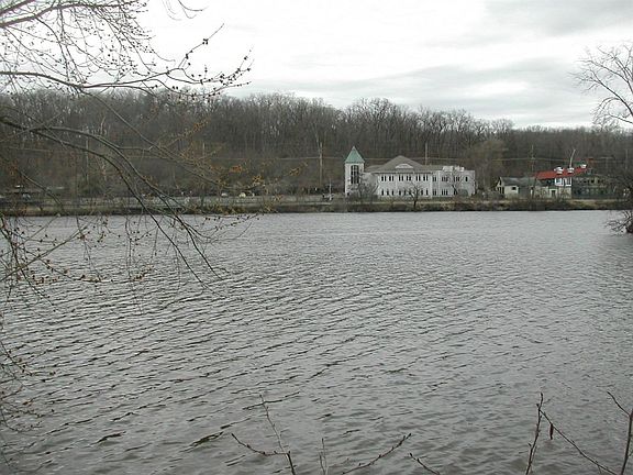 4th image of 543 Long Shore Dr #B
