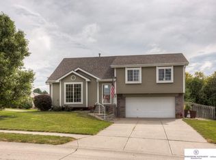 311 Sea Pines Dr, Papillion, NE 68133