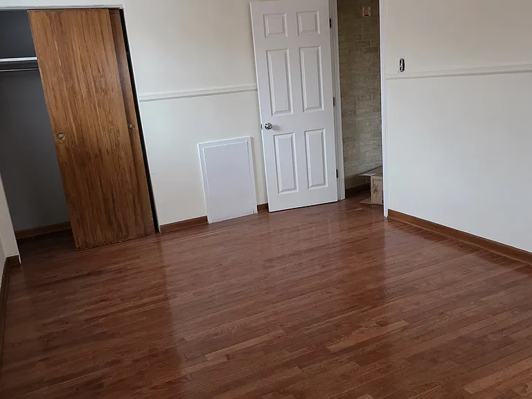 2319 Benson St #2 — Photo 7