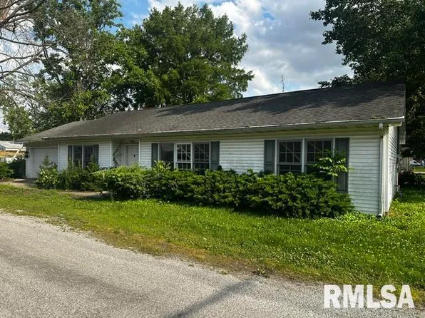 210 N State St, Christopher, IL 62822