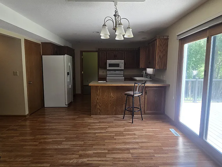 700 20th Ave SW — Photo 6
