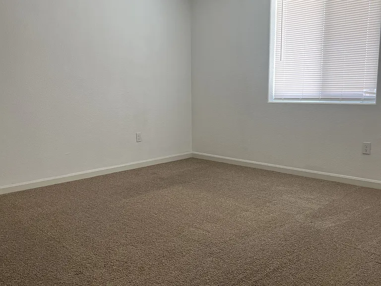 6334 Trevor — Photo 10