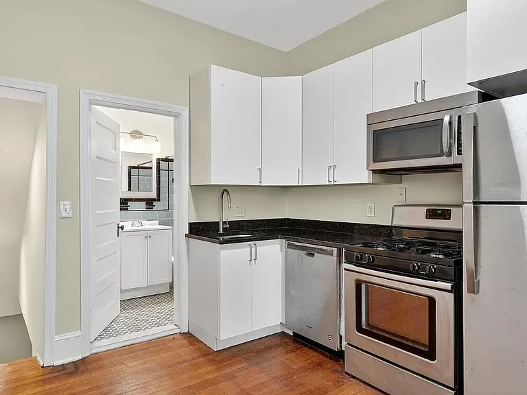 1829 Monroe St NW #1 — Photo 2