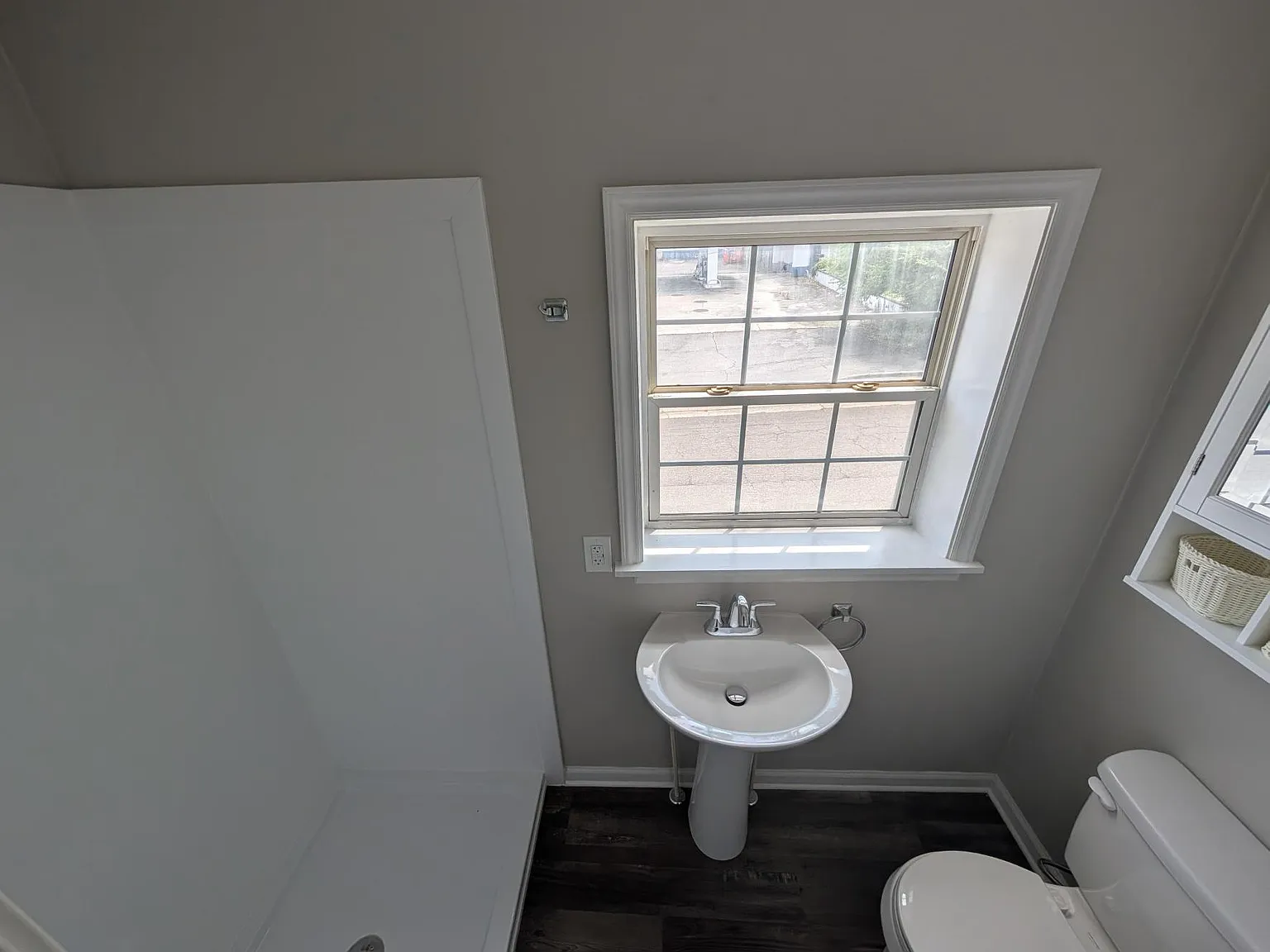 Studio, $750 — Photo 3