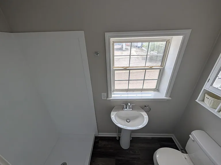 305 N 4th St #4 — Photo 3