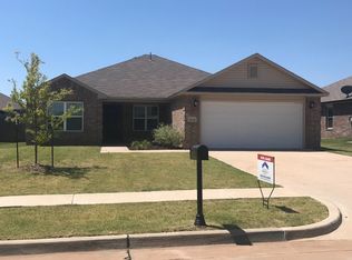 1924 Oak Valley Way, Mustang, OK 73064