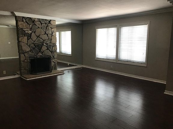 Large Living Room with Fireplace