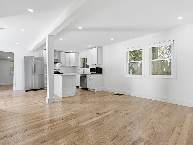 35 Williams St — Photo 4