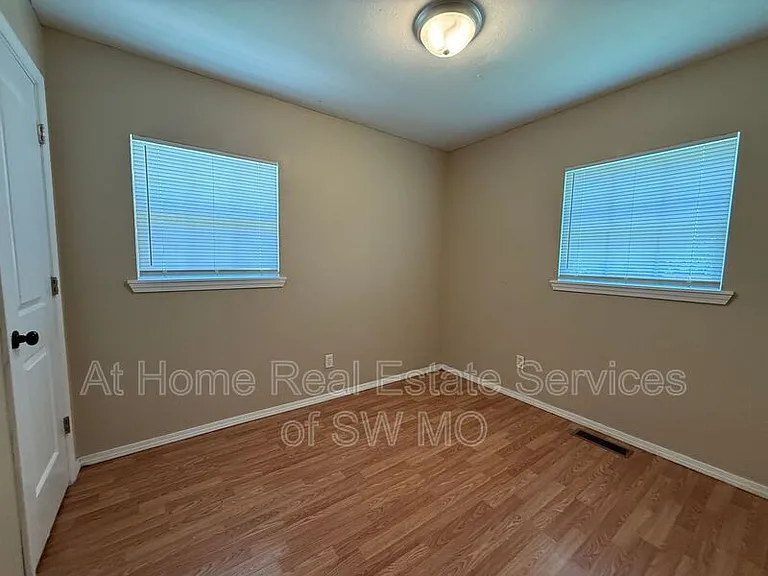 1426 W State St — Photo 12