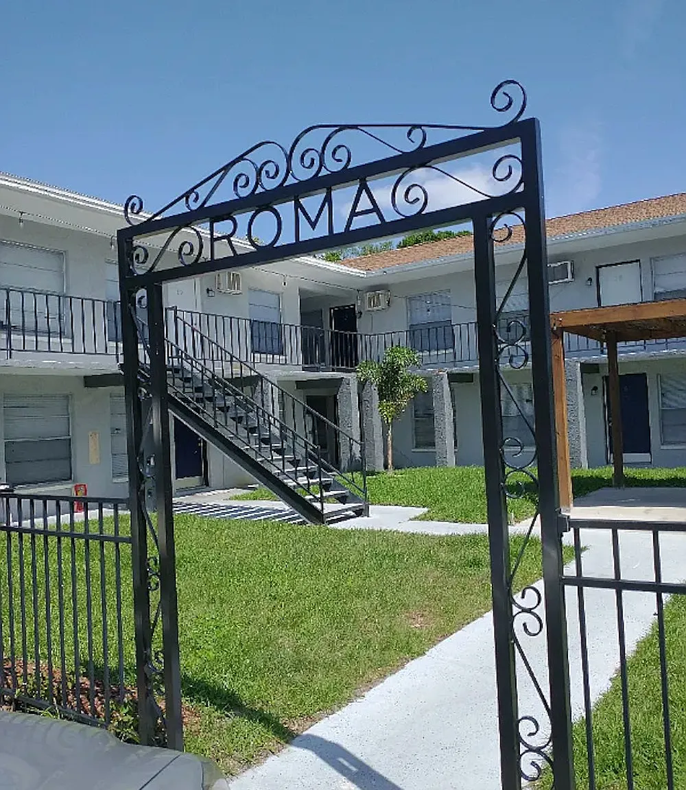 Roma on Dale Mabry II — Photo 2