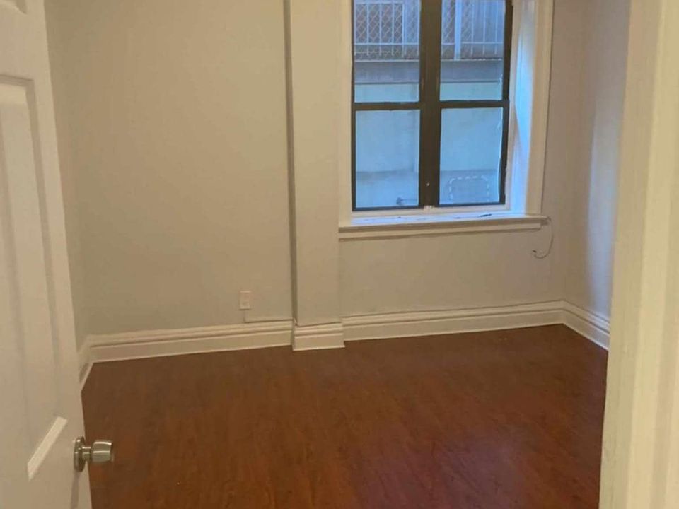 2nd image of 30-95 30th St Unit 1T