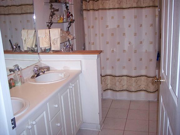 3rd image of 1302 Vinings Forest Ln SE #13