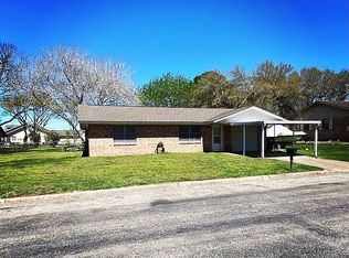 303 San Jacinto St, Shiner, TX 77984