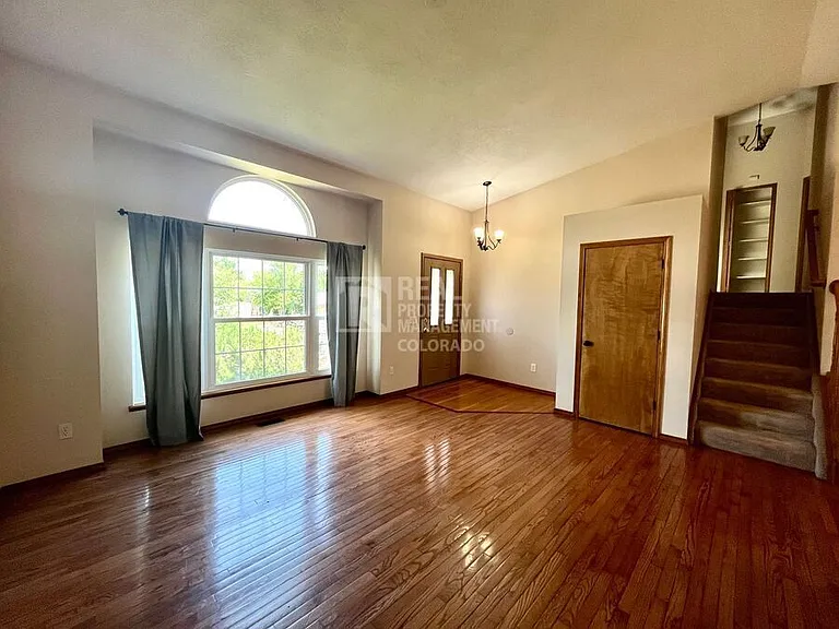 1313 Coolcrest Dr — Photo 5