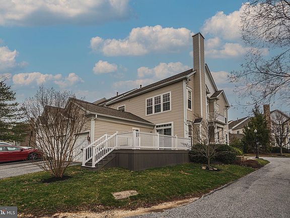3rd image of 900 Harsdale Way